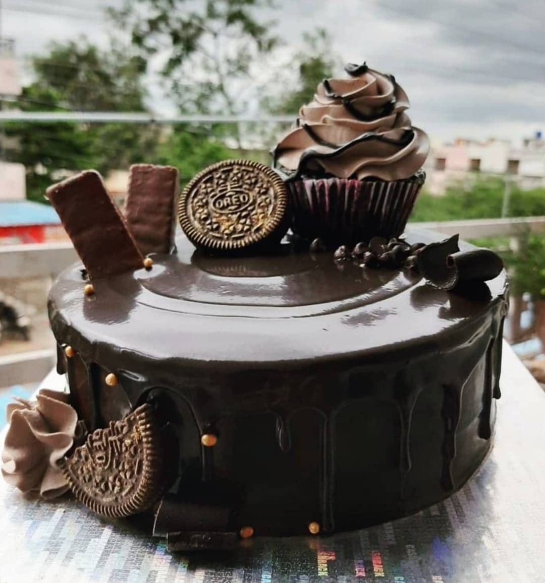 Dark Chocolate Cake - Cakescottage