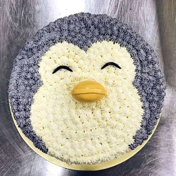 Beehive bits and pieces: Happy Birthday Penguin Cake!
