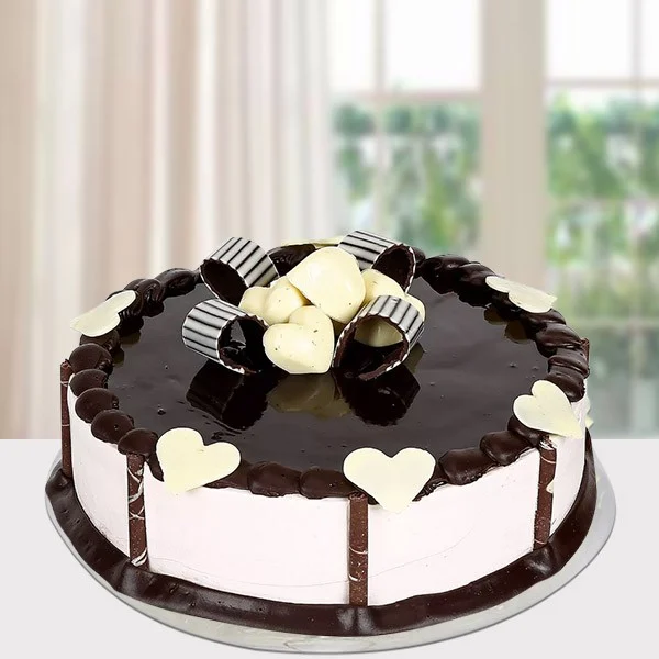 Chocolate Cream Cake Half kg – Rainbow cake
